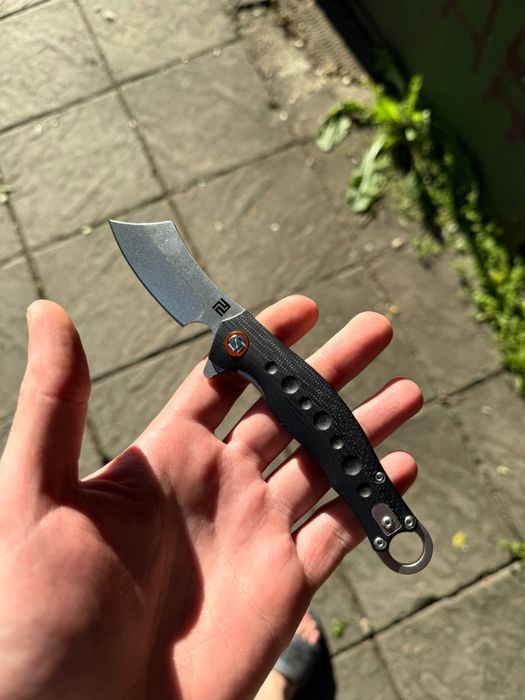 Продавам нож Artisan cutlery Corsair