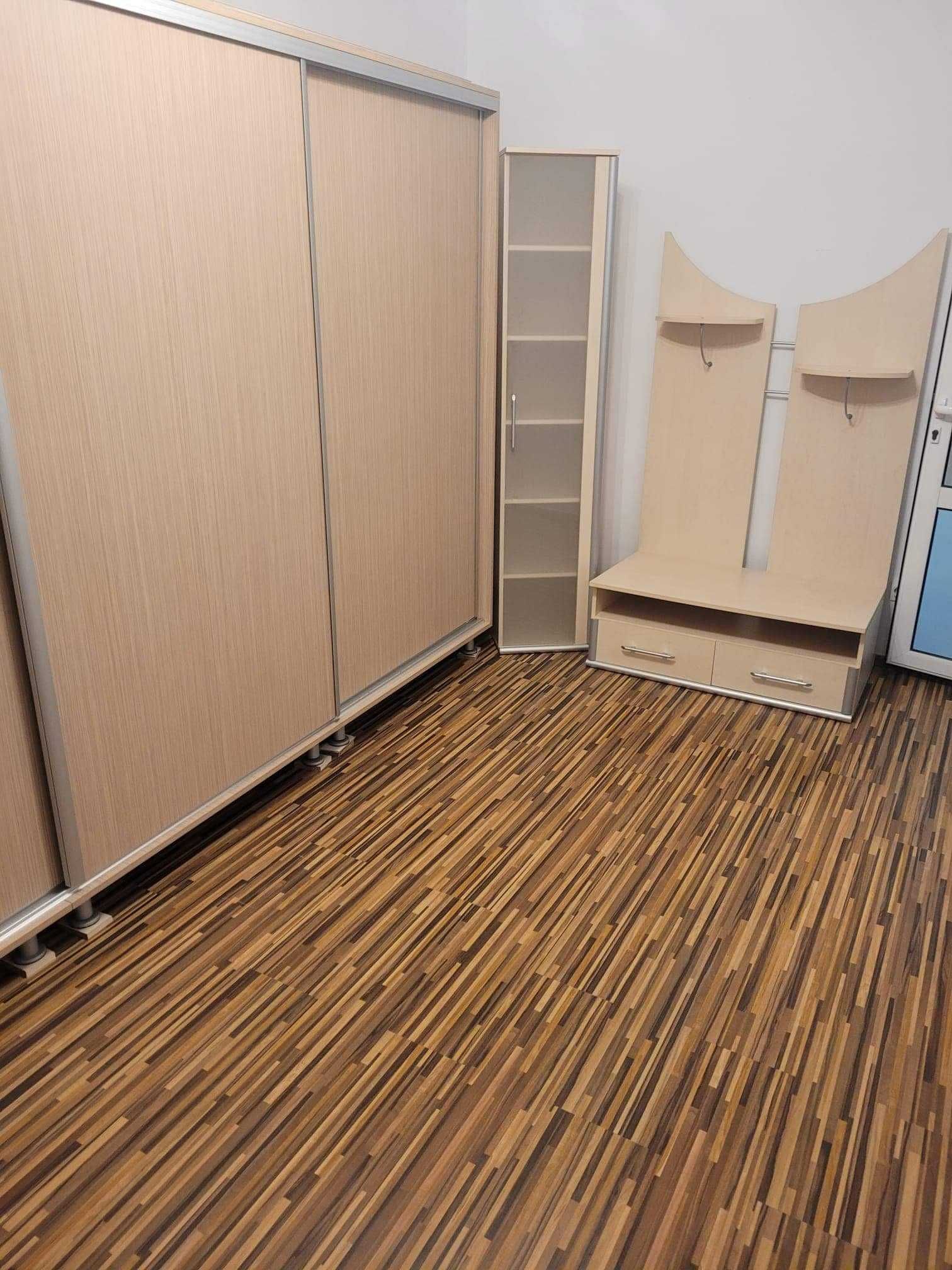 Inchiriez apartament cu 3 camere