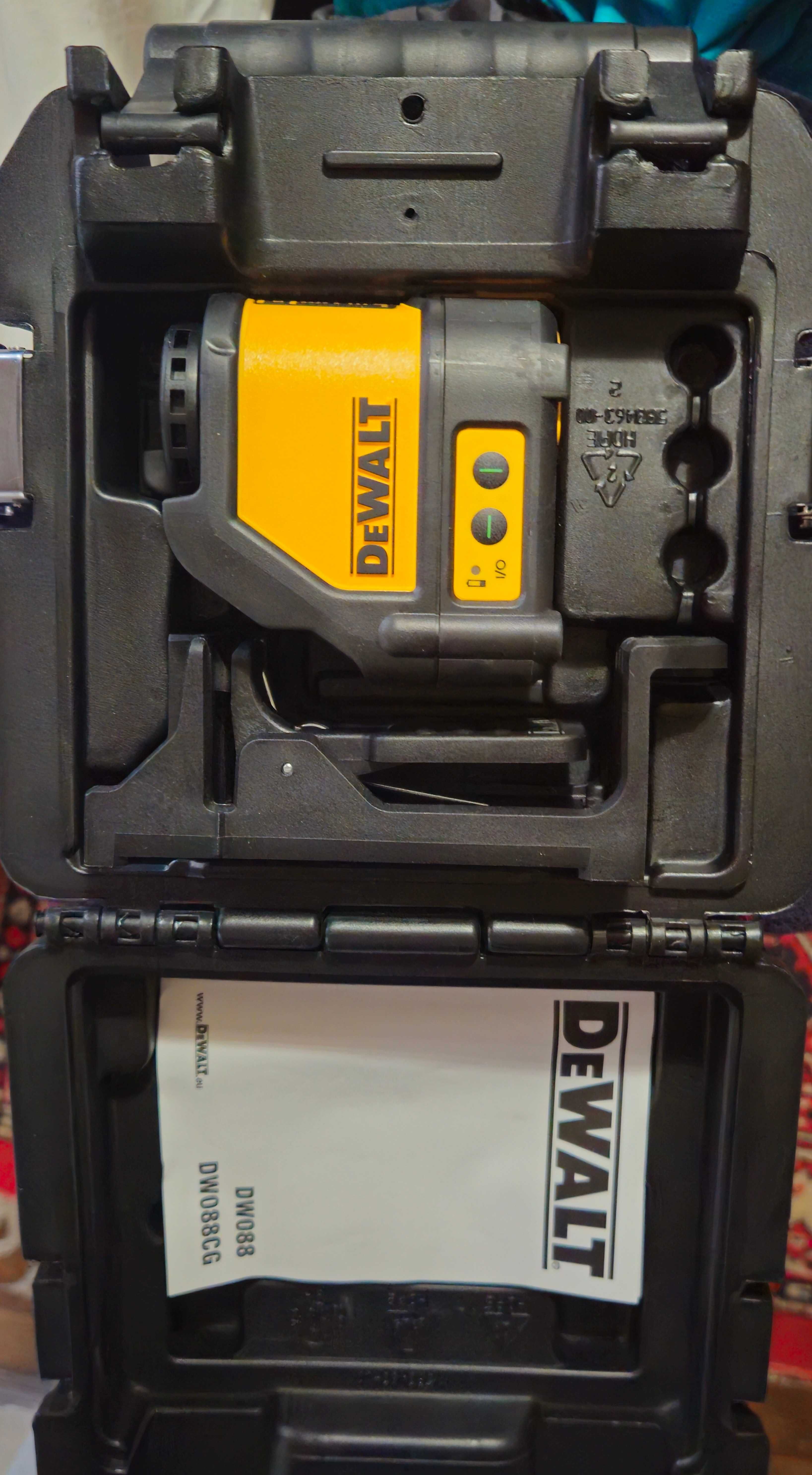 Nivela cu laser, cu linii in cruce, DeWalt DW088CG
