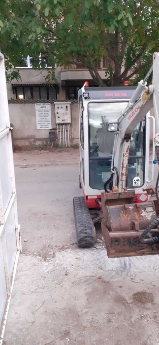 Услуги с мини багер, мини челен товарач и самосвал с кран.