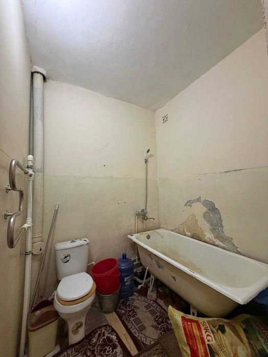 Продаётся 1х комн квартира на 5 этаже Ор-р 6 микрорайон Омад