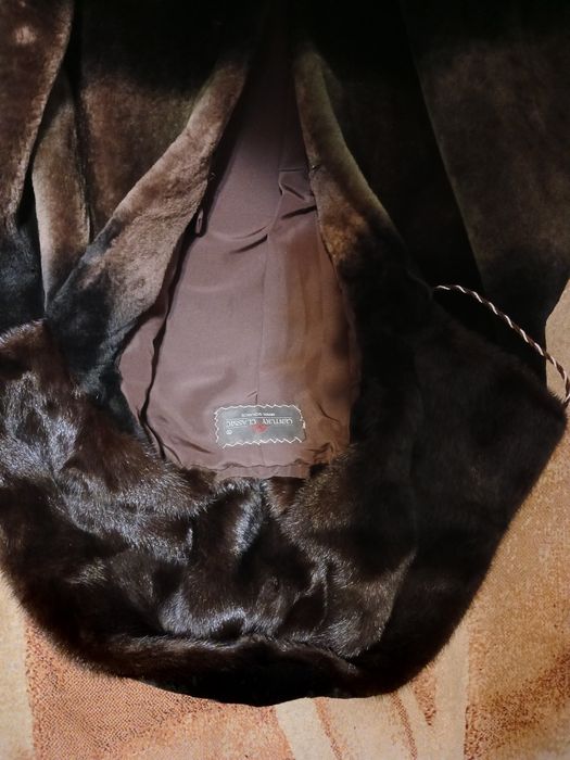 Продаю две шубы.В отличном состоянии