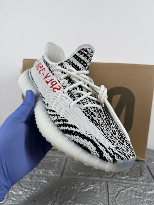 Yeezy 350 v2 Zebra