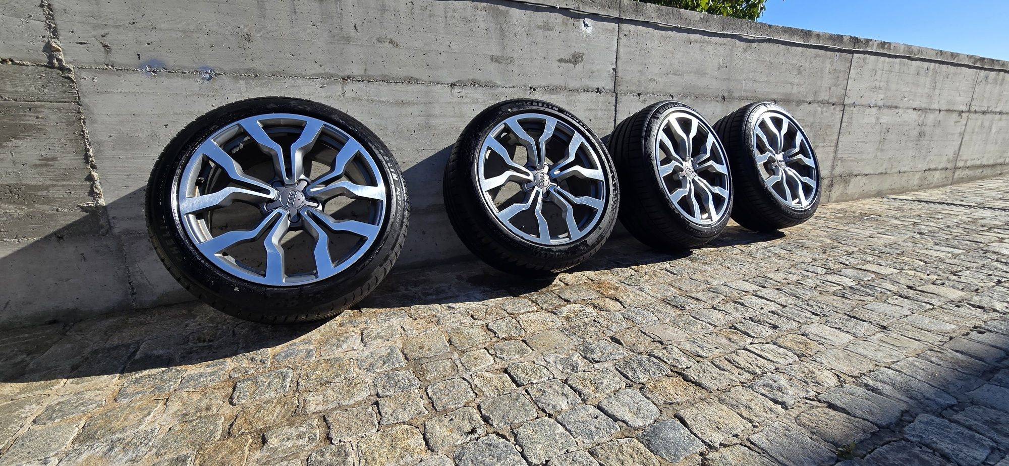 Гуми MICHELIN 235 45 19