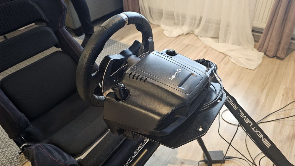 Volan cu pedale Logitec G920 cu scaun racing GT lite pro