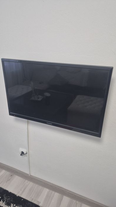Vând TV 80 cm telefunken+suport perete.