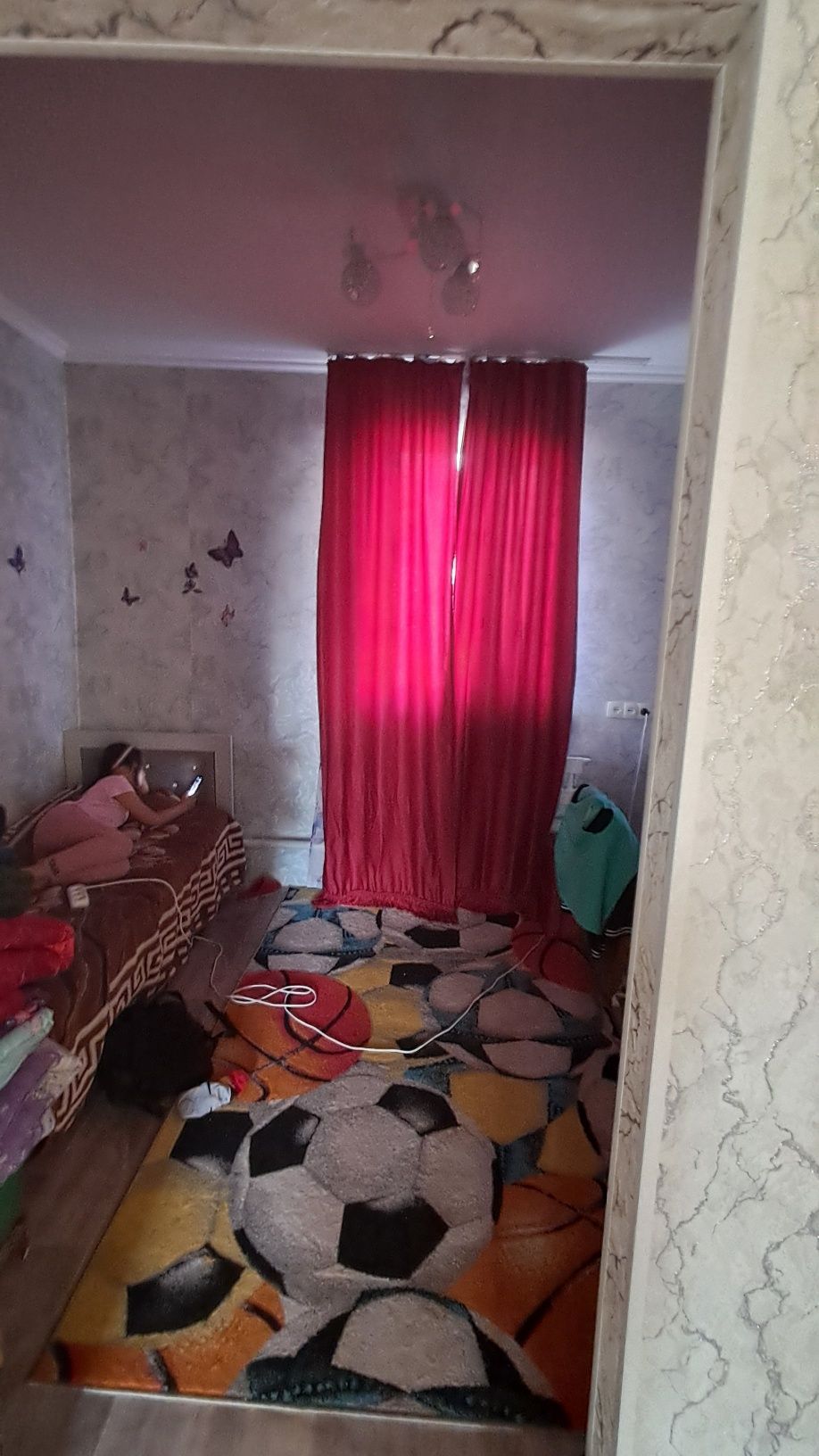 Дом в Коктебе 2 в хорошем месте 8сот 5комнат,кухня,зал,3спальни,баня