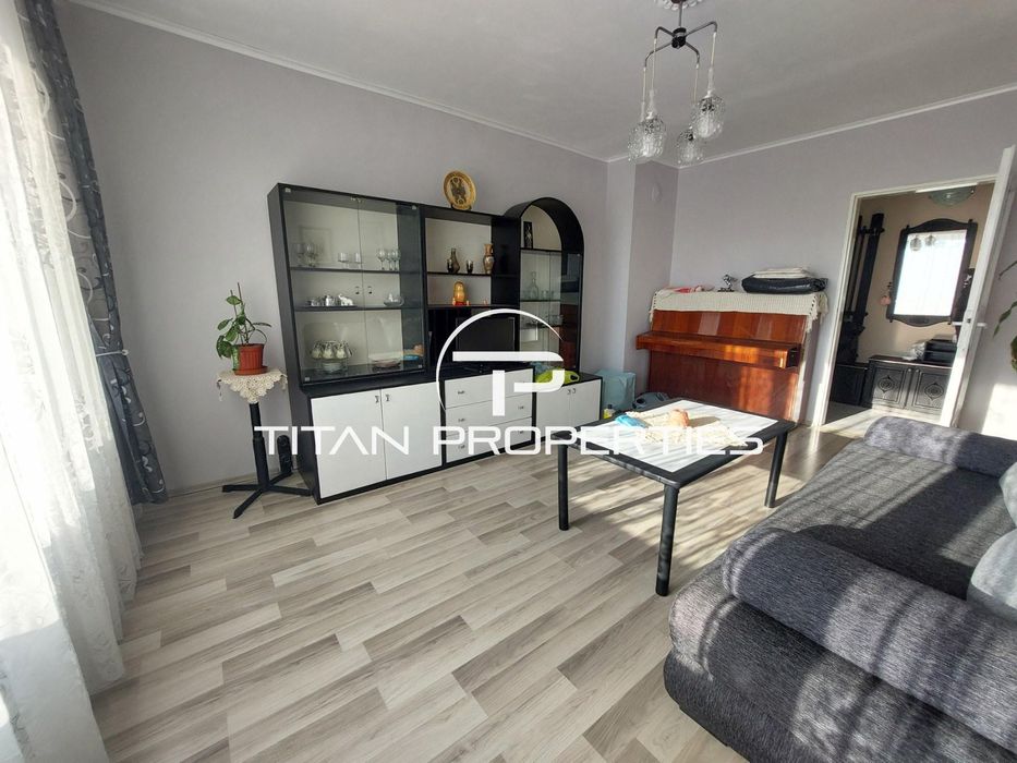 Дава се под наем Тристаен апартамент в Бургас, Изгрев - 80 кв.м за 510 € - Снимка #1