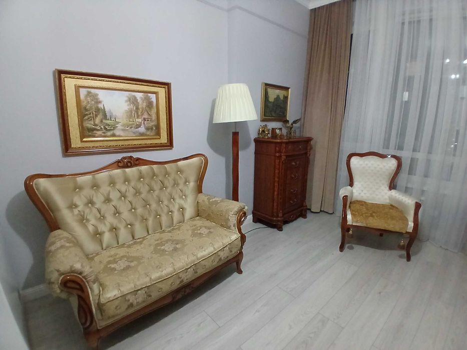 Диван, кресло в стиле "Барокко", сервант, комод, стол со стульями.