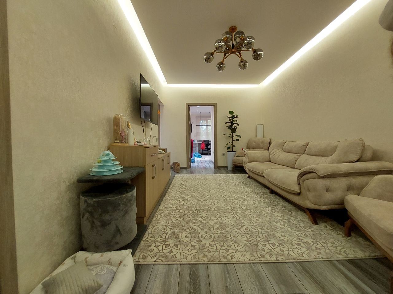 Продаю 3 ком квартира на 1 этаже 4 этажного дома. Авиосозлар 2