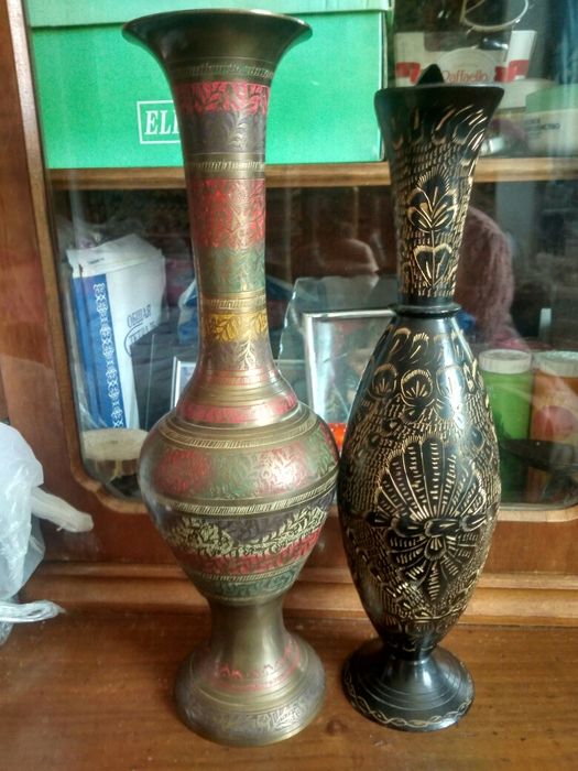 Индийские ваза и кувшин .