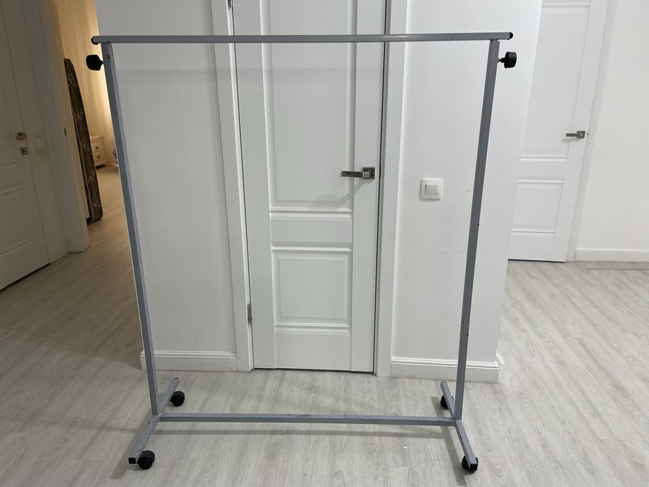 Вешалка напольная для одежды