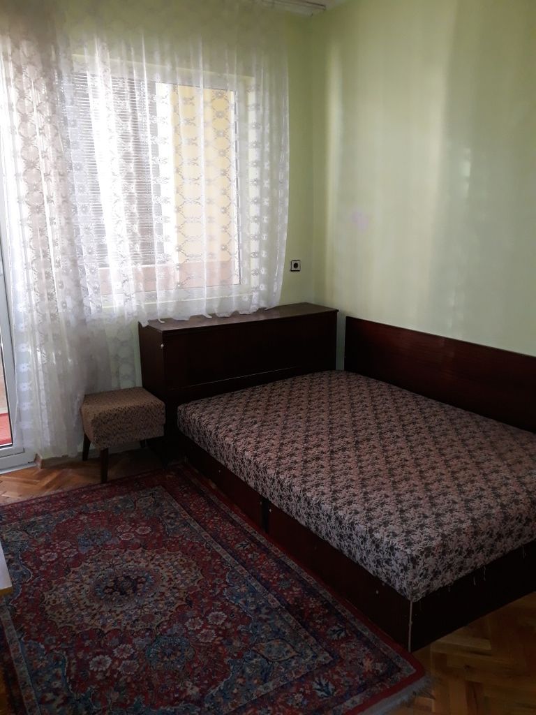 Дава се под наем Етаж от къща в Шумен, 5-ти полк - 130 кв.м за 229.5 € - Снимка #2
