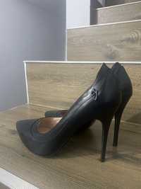 Pantofi stiletto