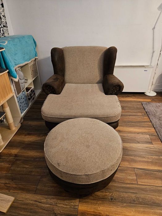 Голямо кресло с табуретка
