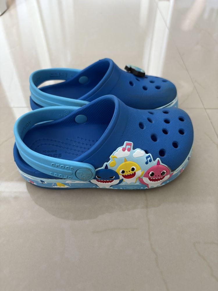 Papuci Crocs Baby Shark Marime C7 23-24