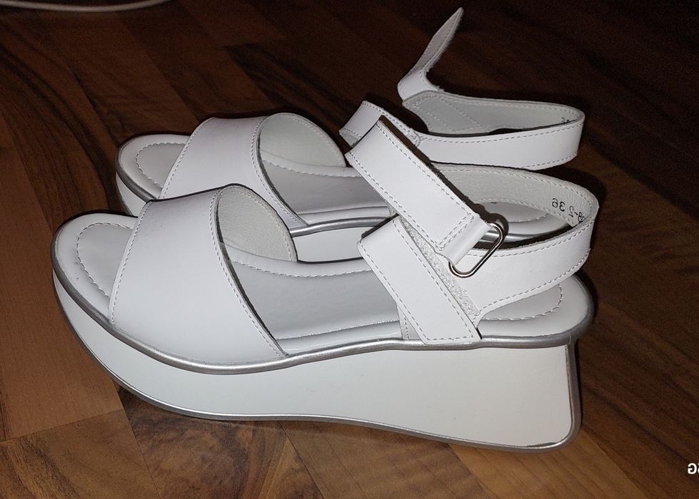 Продам босоножки