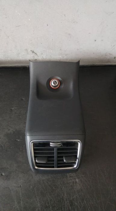 Ornament consola spate audi q3 8u 8u0864376a 8u0819203c 8u0919340b