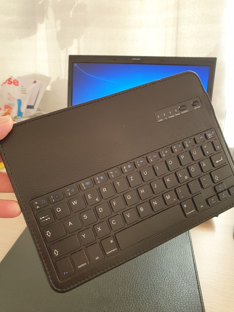 Husa Ipad Air piele +tastatura bluetooth