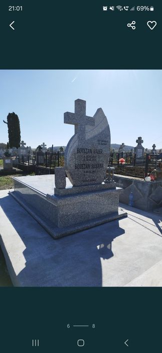 Monumente funerare