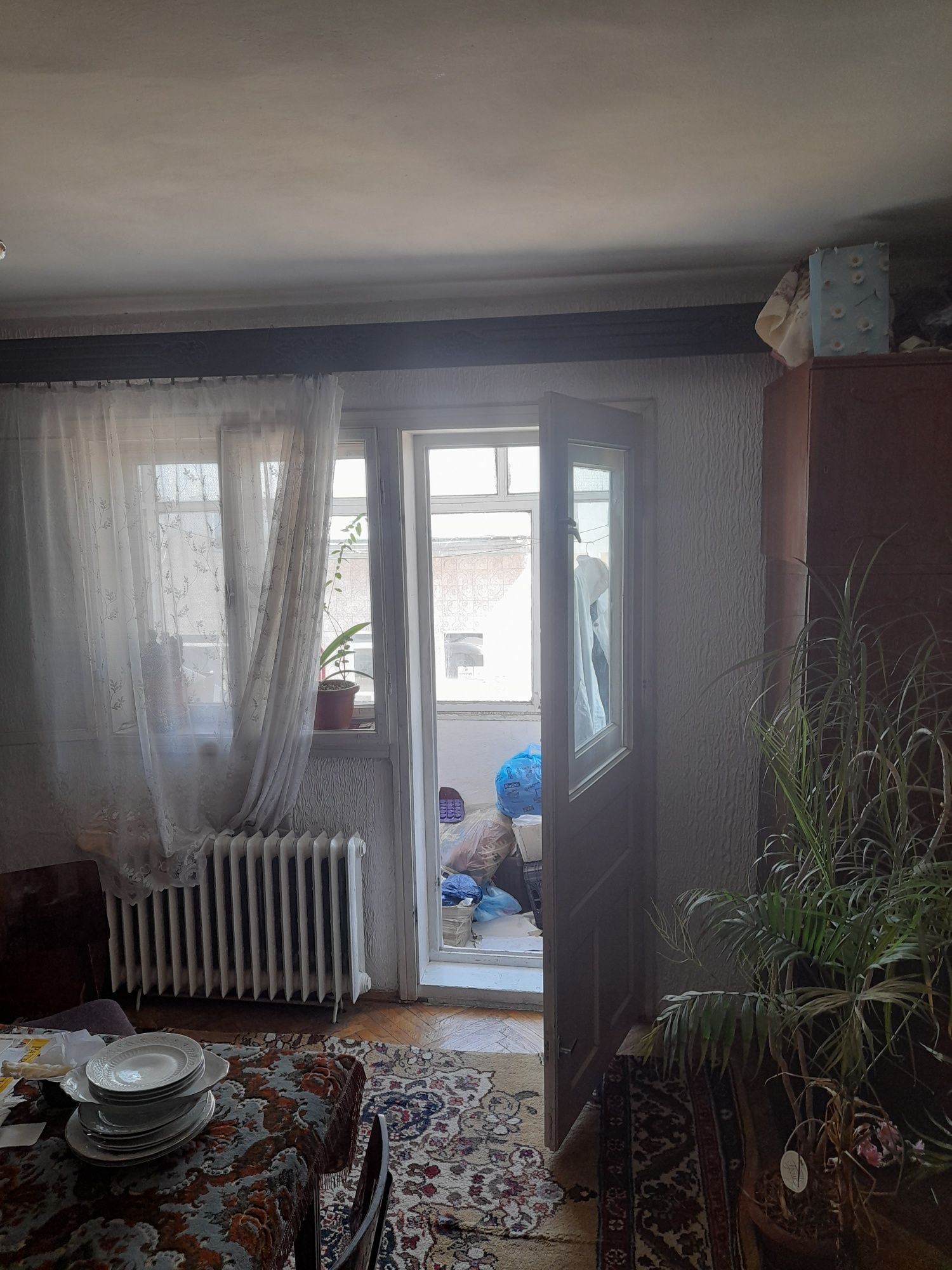 Apartament decomandat 3 camere zona George Enescu.