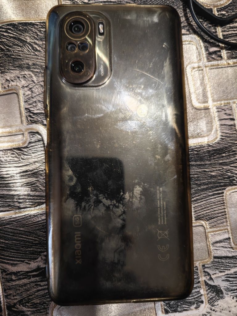 Продавам мобилен телефон Xiaomi mi 11i.