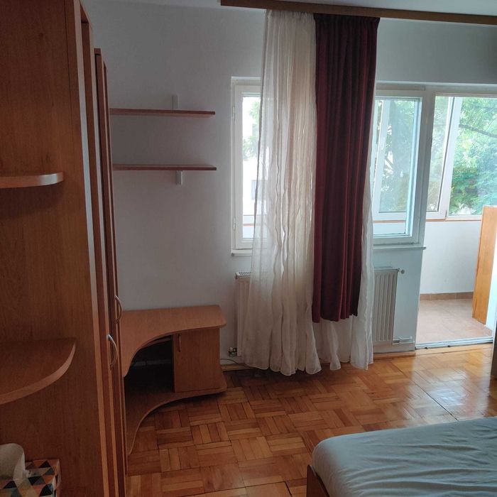 Apartament 1 cameră de închiriat, Zona LIPOVEI centrala proprie, 31 MP