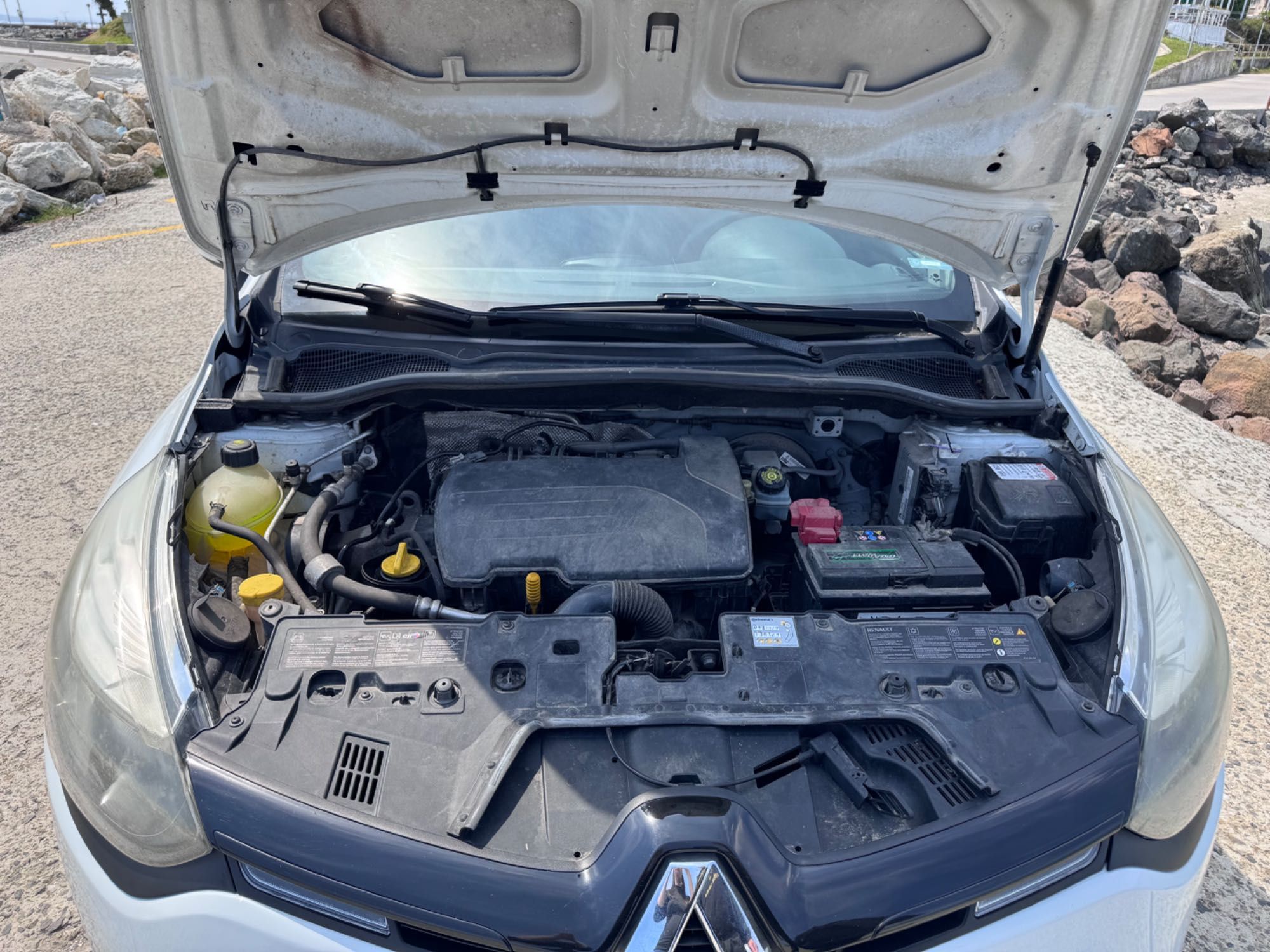Renault Clio IV , 1.2 бензин,2015г, запазена, обслужена, каско