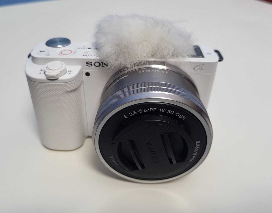 Vand camera foto SONY ZV-E10 mirrorless vlogging cu obiectiv 16-50 mm