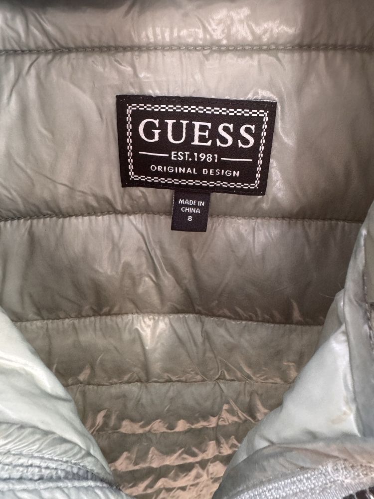 Geaca Guess varsta 7-8 ani