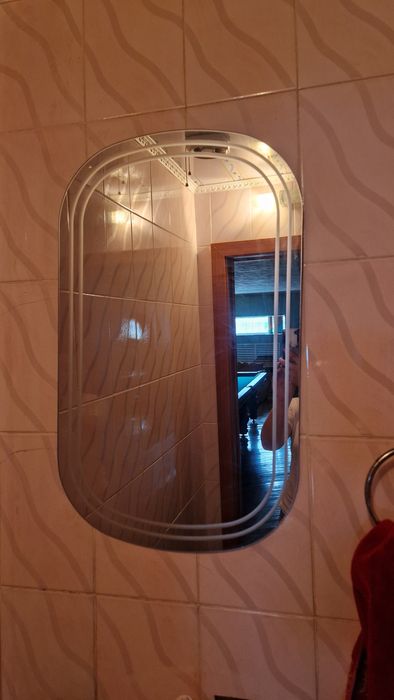 Настенное зеркало