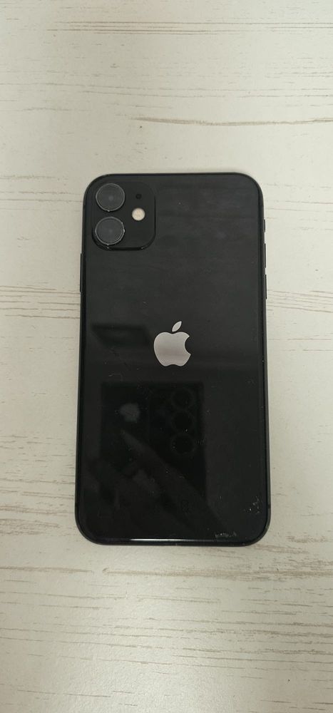 Vand iPhone 11 Negru