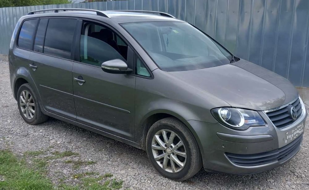 VW Touran 1.9tdi 6 скорости, 7 местен на ЧАСТИ
