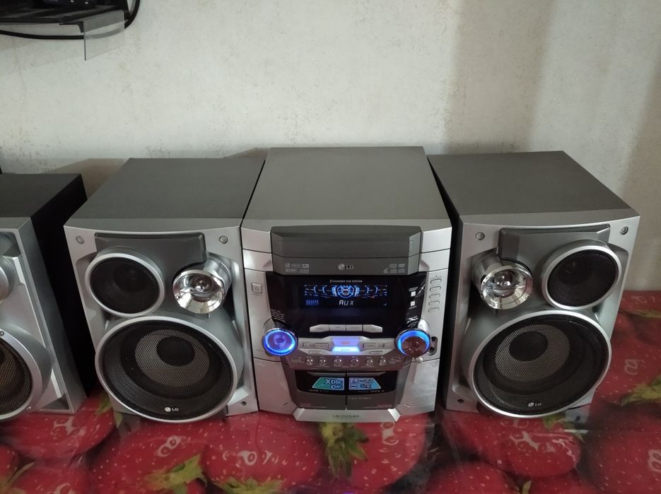 Продам музыкальный центр LG