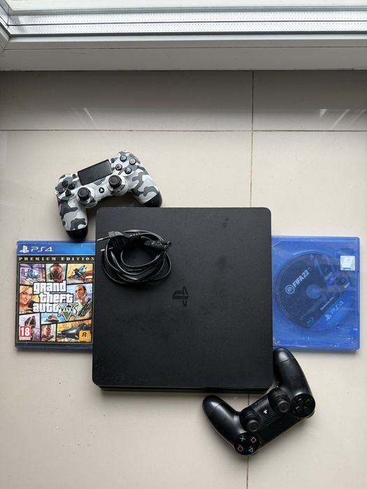 Sonny PS4 Slim 1 TB functiional nu se incalzeste silentios nu erori