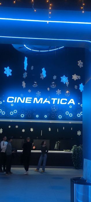 Снежинки  из пенопласта