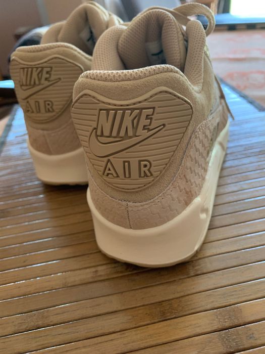 Маратонки NIKE AIR нови цвят бежов