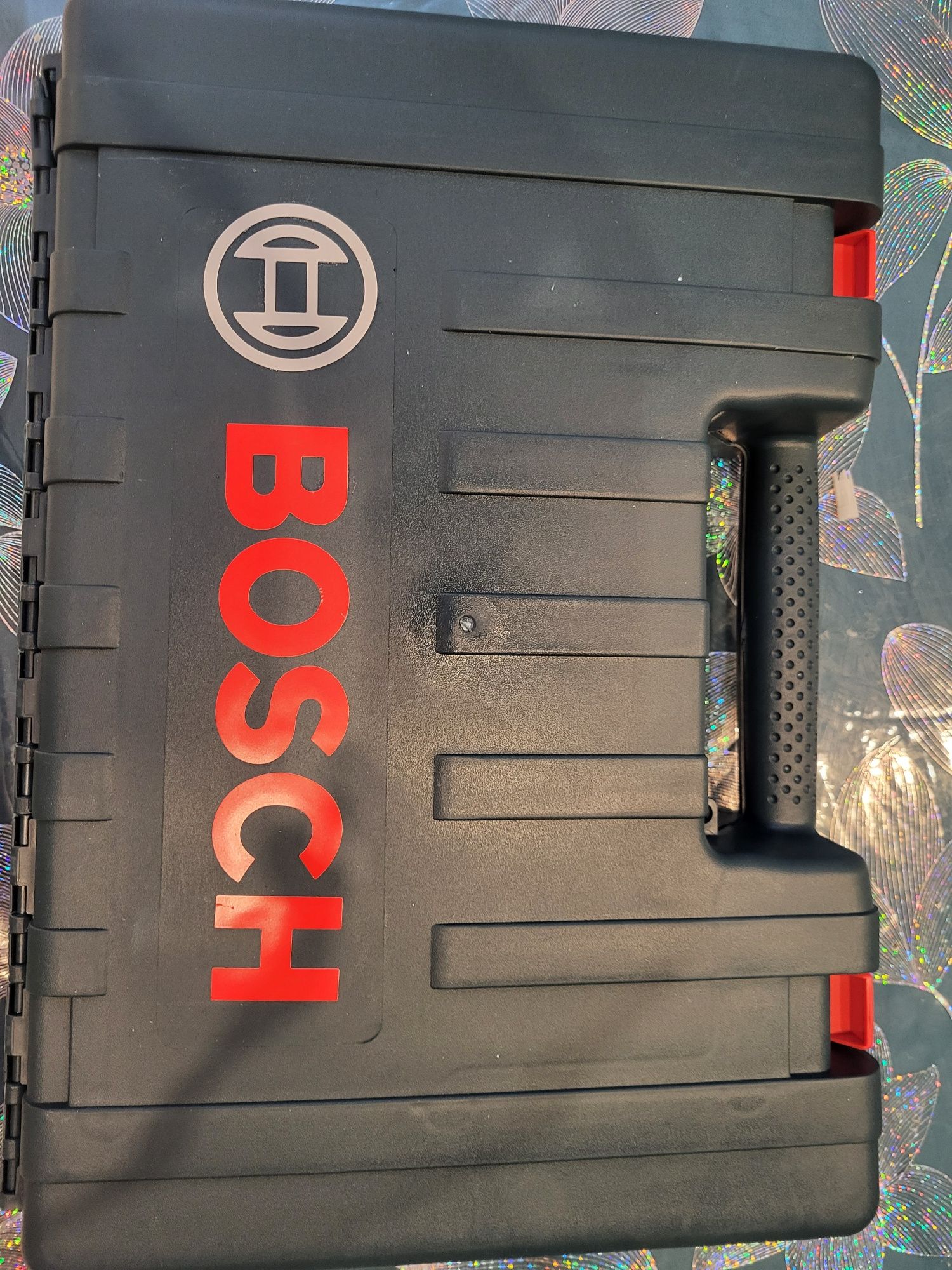 Ciocan rotopercutor Bosch și auto filetantă  cu 2 acumulatori