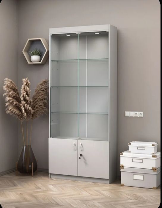 Продам витринные шкафы б/у недорого