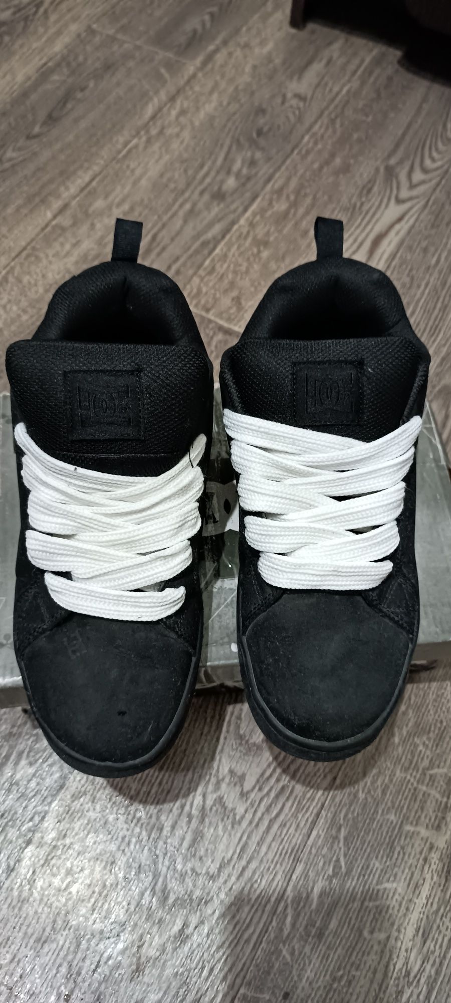 Продам  кроссовки dc shoes