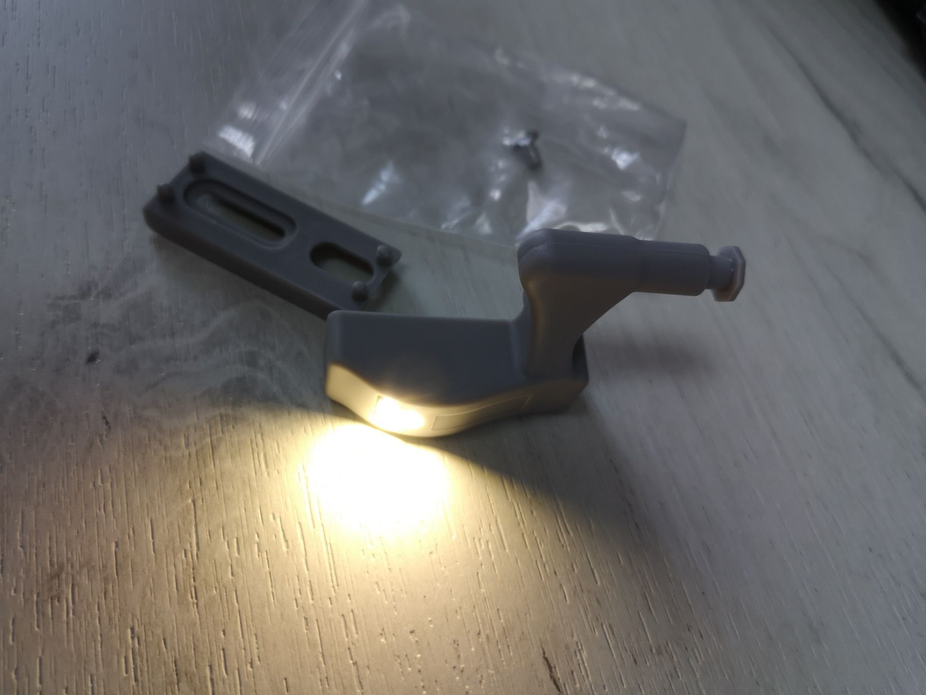 Lampa LED pentru dulap