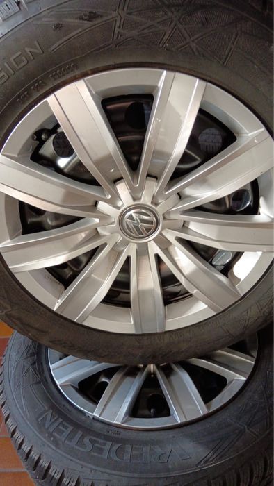 Vând set jantecu cauciucuri  215/65/17 de wv,  Skoda