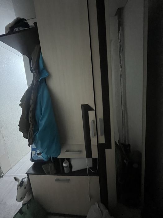 продам шкаф прихожку , вместимый и компактный