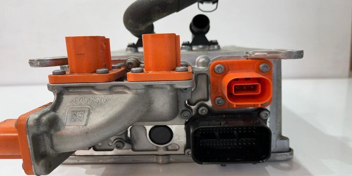 Incarcator baterie 5QE915682AR Volkswagen VW Passat B8