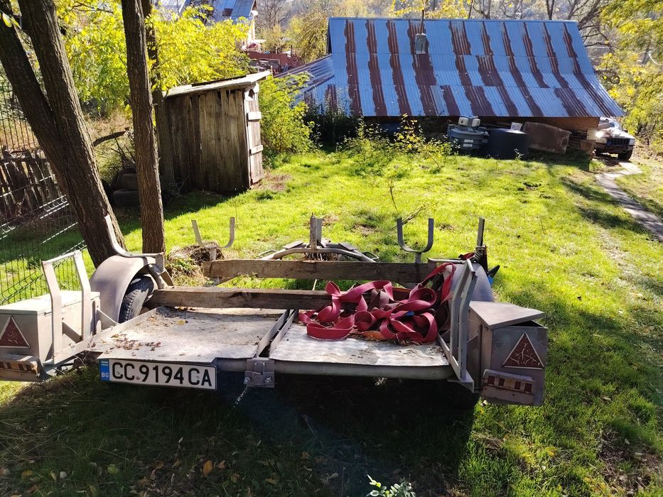 Vand remorcă militară