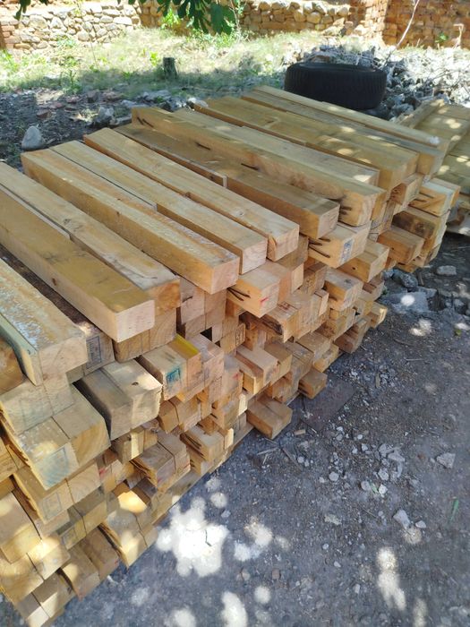 Дървен материал напълно сух