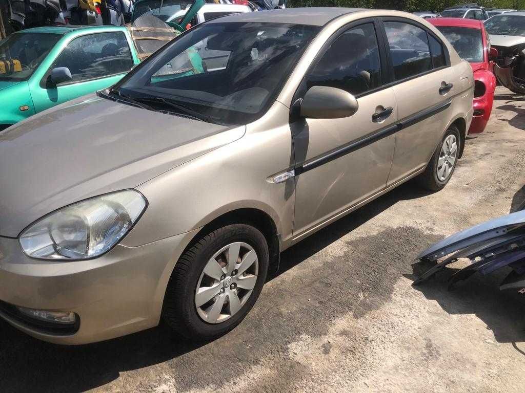 Far Hyundai Accent 2010