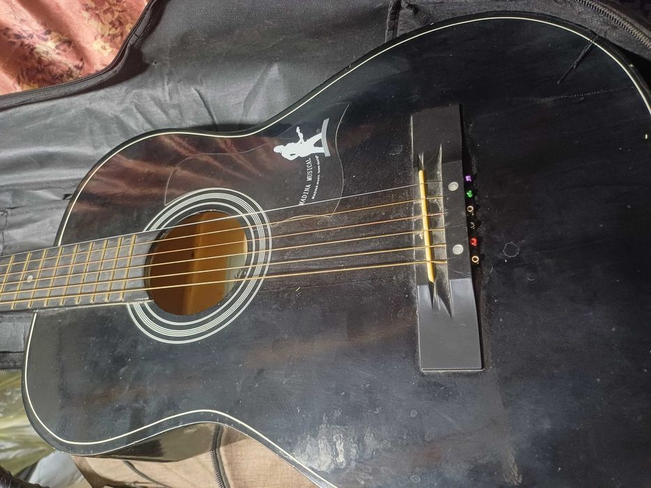 Canon  Eos 550D фотоаппарат bonus Gitara