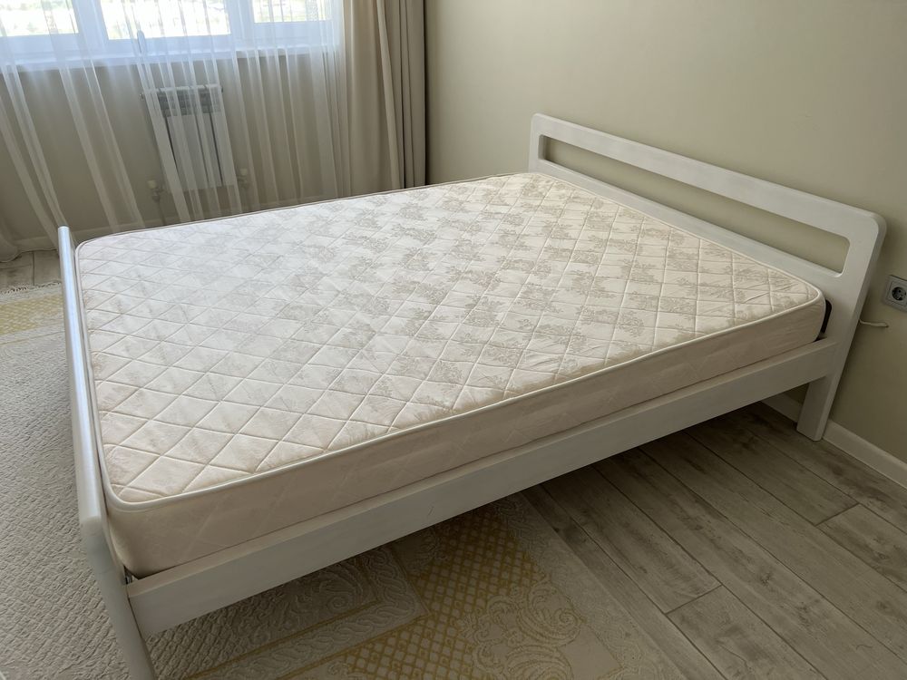 Двуспальная кровать 160х200 с матрасом