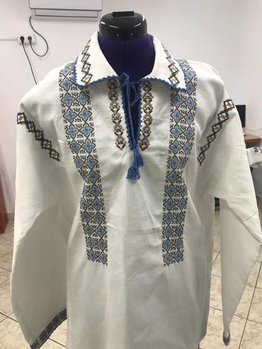 Costume populare tradiționale și accesorii